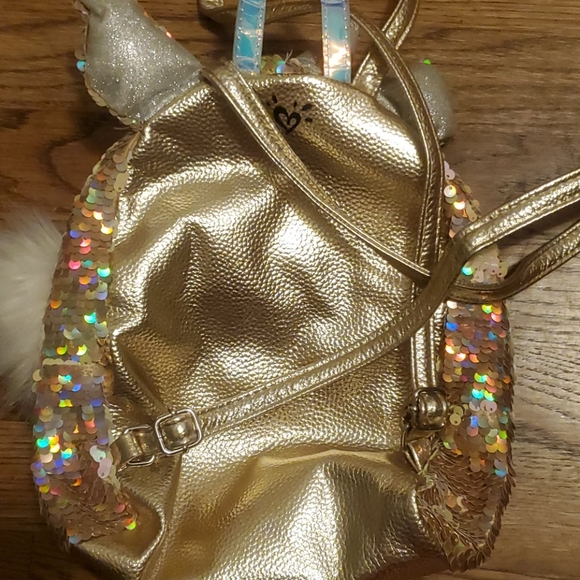 Cute backpack with a c on it - Picture 3 of 3